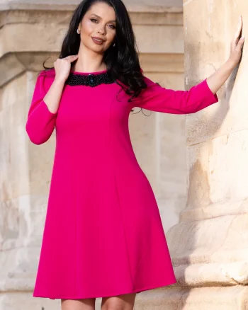 Rochie de ocazie fucsia evazata cu colier din margele negre