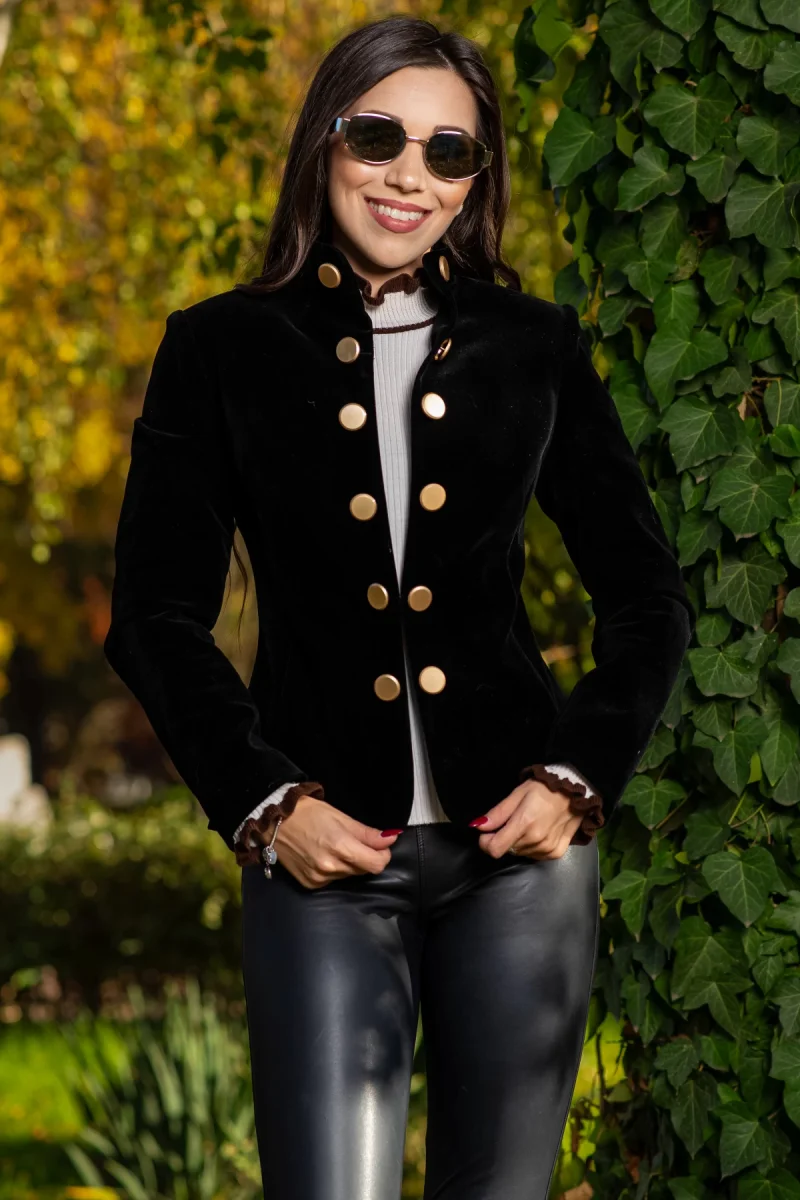 Sacou elegant Effect negru de catifea cu nasturi aurii