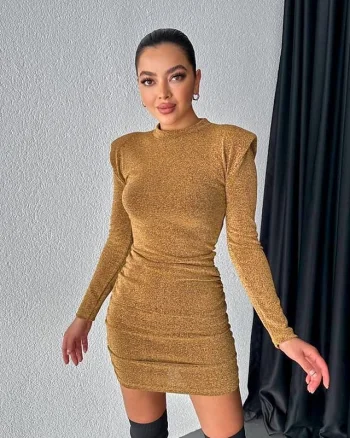 Rochie eleganta MiraBELL, bodycon si croi cu umeri supradimensionati, Auriu