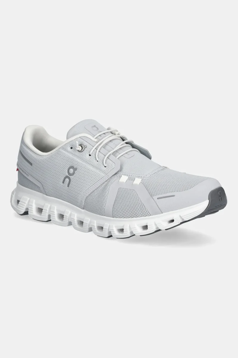 On sneakers CLOUD 6