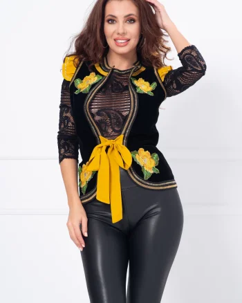 Vesta traditionala neagra din catifea cu flori galbene brodate