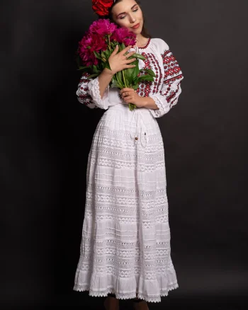 Fusta traditionala alba cu broderie din bumbac
