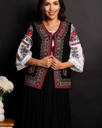 Vesta traditionala neagra Ruxandra brodata cu motivul stelei