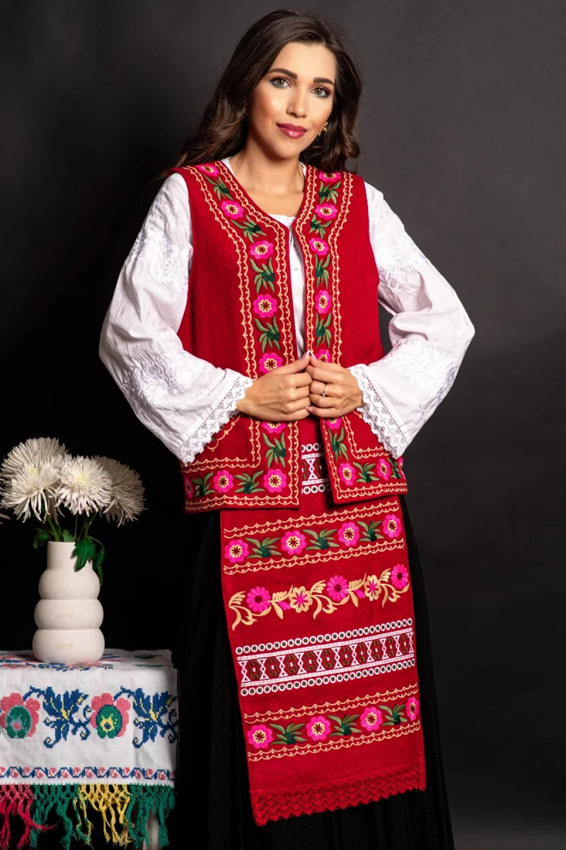 Vesta dama traditionala Tiana rosie cu broderie florala