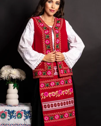 Vesta dama traditionala Tiana rosie cu broderie florala