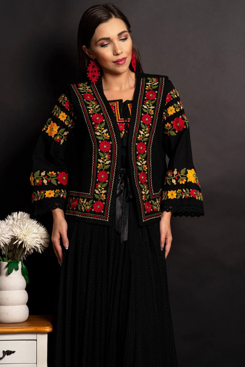 Vesta dama traditionala Bianca neagra cu broderie florala bogata