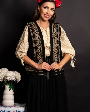 Vesta dama traditionala Aniela neagra cu broderie bej si simbolul rombului