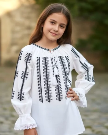 Ie traditionala fetite Crina 5