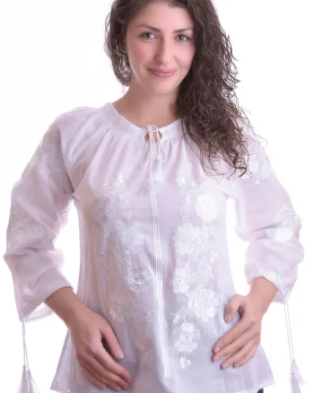 Ie traditionala alba cu motiv floral alb Anita