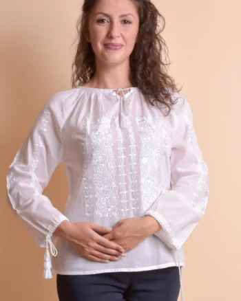 Ie traditionala alba cu motiv floral alb Eleonora