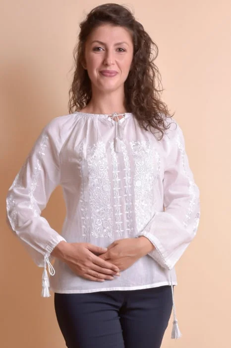 Ie traditionala alba cu motiv floral alb Eleonora