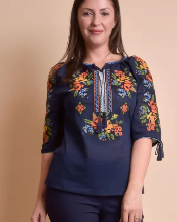 Bluza albastra cu motiv multicolor Gina 01