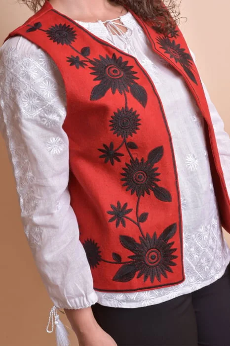 Vesta traditionala rosie cu broderie florala neagra Irina