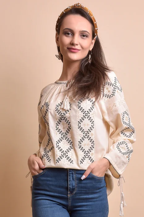 Ie traditionala crem cu motiv geometric auriu Dora