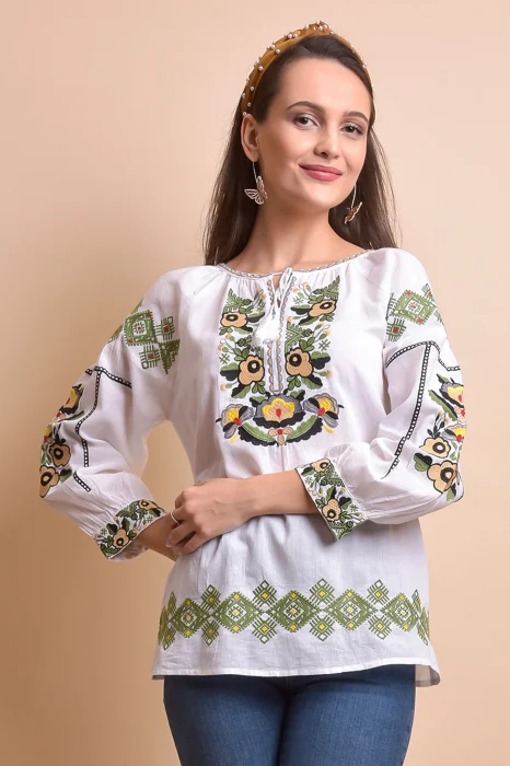 Ie traditionala alba cu motiv floral multicolor Mioara