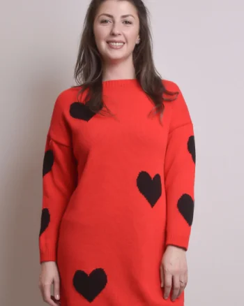Pulover lung rosu cu inimioare negre