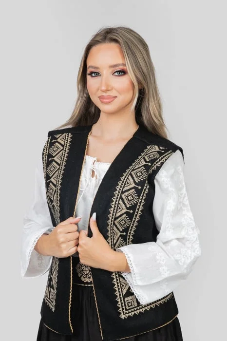 Vesta traditionala neagra cu broderie geometrica crem Flavia