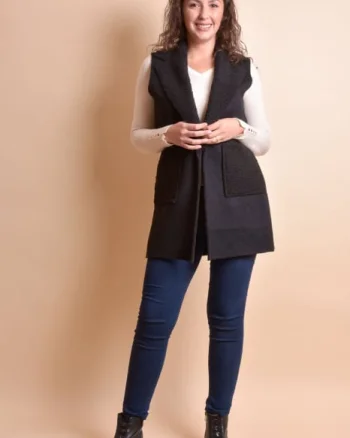 Vesta tip cojoc neagra cu buzunare aplicate