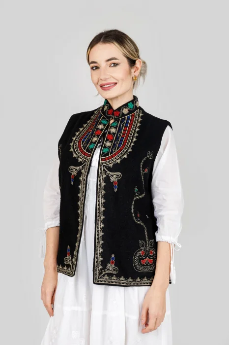 Vesta traditionala neagra cu broderie florala multicolora Alina 02