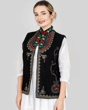 Vesta traditionala neagra cu broderie florala multicolora Alina 02