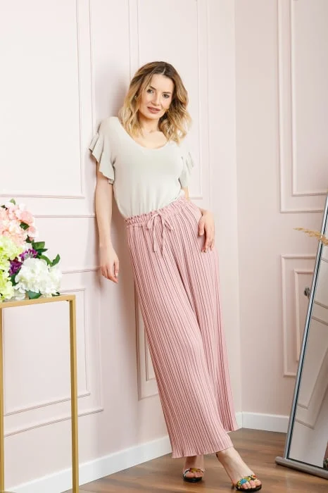 Pantaloni plisati roz pudrat cu elastic in talie