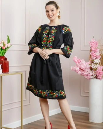 Rochie traditionala neagra cu motiv floral multicolor Andreea 01