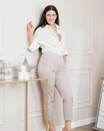 Pantaloni casual gri cu talie elastica si buzunare functionale