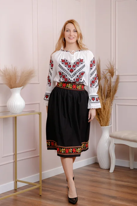 Fusta traditionala neagra cu broderie florala rosie Maria 02
