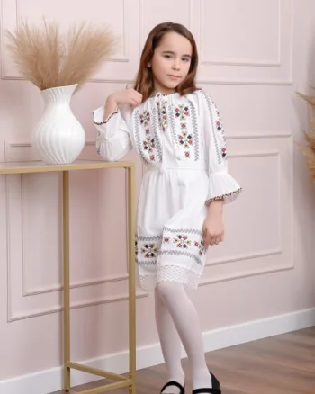 Rochie traditionala alba pentru fetite cu motiv floral multicolor Romanita