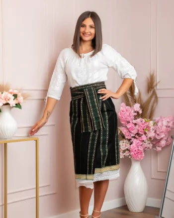 Set traditional catrinta si brau cu broderie verde Octavia 02
