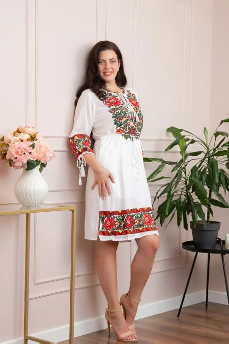 Rochie traditionala alba cu motiv floral multicolor Mihaela 02