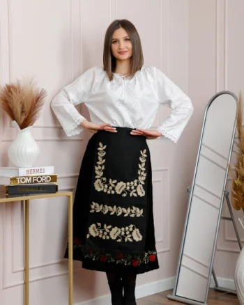 Catrinta traditionala neagra cu broderie florala aurie Madalina