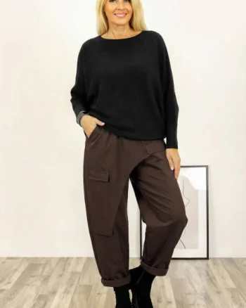 Pulover cu maneci fluture si perlute fine pe spate din vascoza, negru