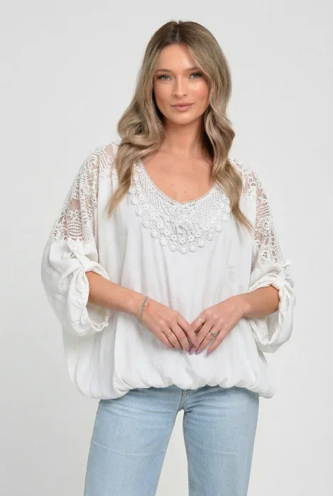 Bluza alba din matase cu dantela si broderie decorativa si insertii discrete stralucitoare de paiete