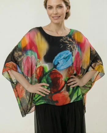 Bluza vaporoasa tip poncho din matase, croi oversized cu print lalele stilizate fond negru