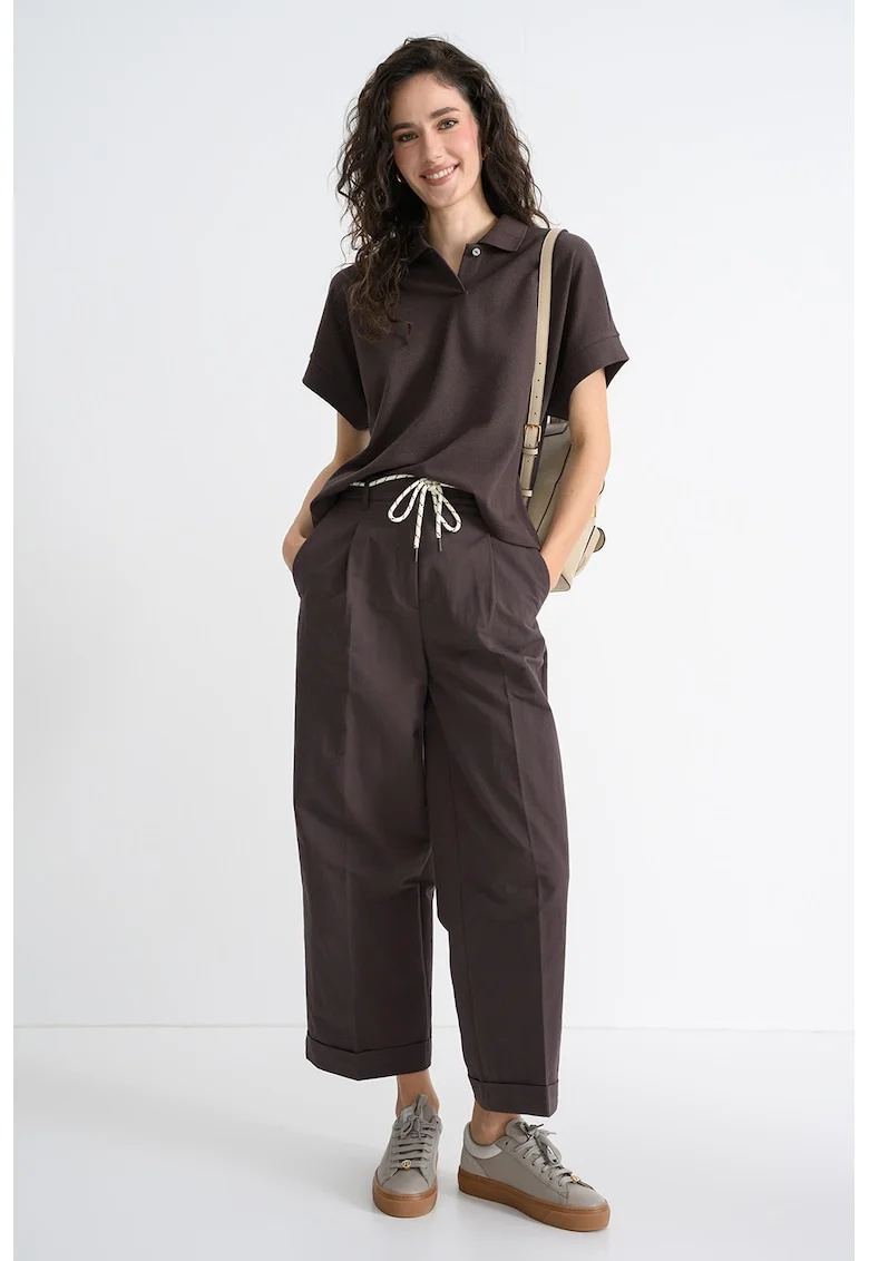 Tricou lejer cu guler polo si model uni, Maro inchis
