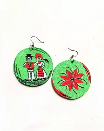 Cercei verzi handmade ,din piele naturala ,pictati manual ,cu motiv traditional ,unicat