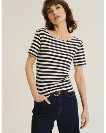 Tricou cu model in dungi si terminatii valurite, Crem/Bleumarin