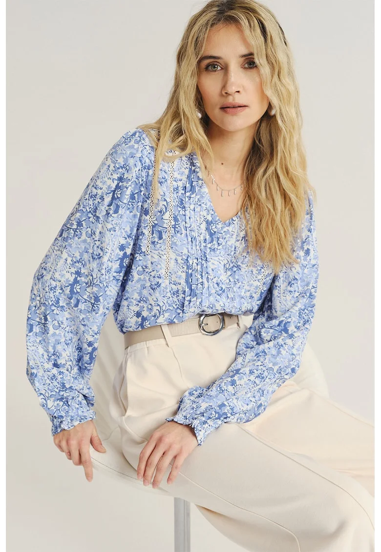 Bluza lejera cu decolteu in V si model floral, Alb/Albastru