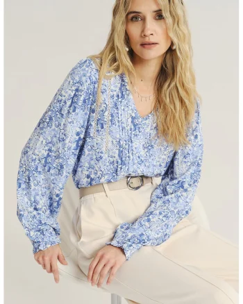 Bluza lejera cu decolteu in V si model floral, Alb/Albastru