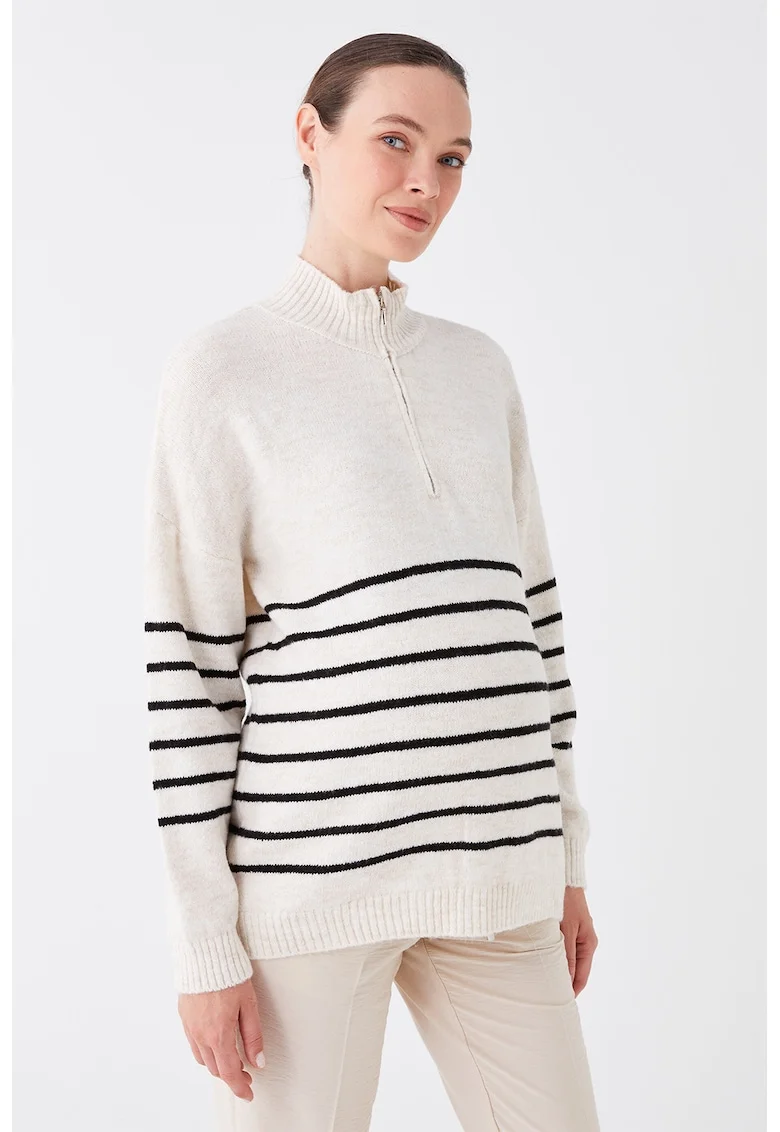 Pulover cu model in dungi si fenta scurta cu fermoar, Alb fildes/Negru