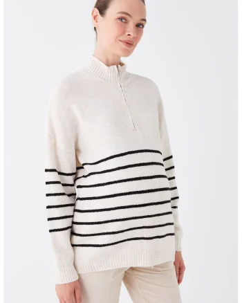 Pulover cu model in dungi si fenta scurta cu fermoar, Alb fildes/Negru