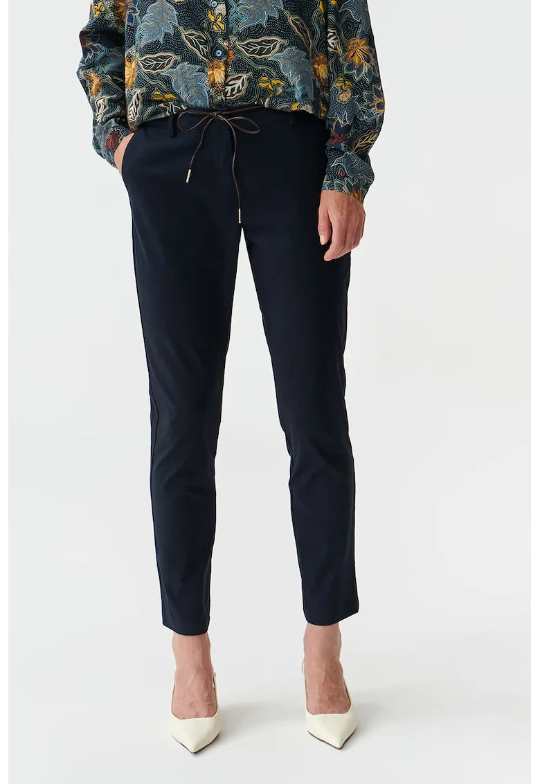 Pantaloni chino drepti, Bleumarin