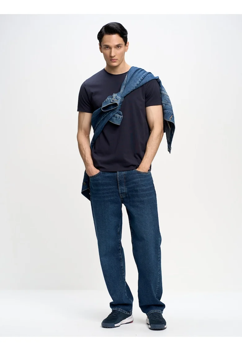 Tricou cu decolteu la baza gatului Basic