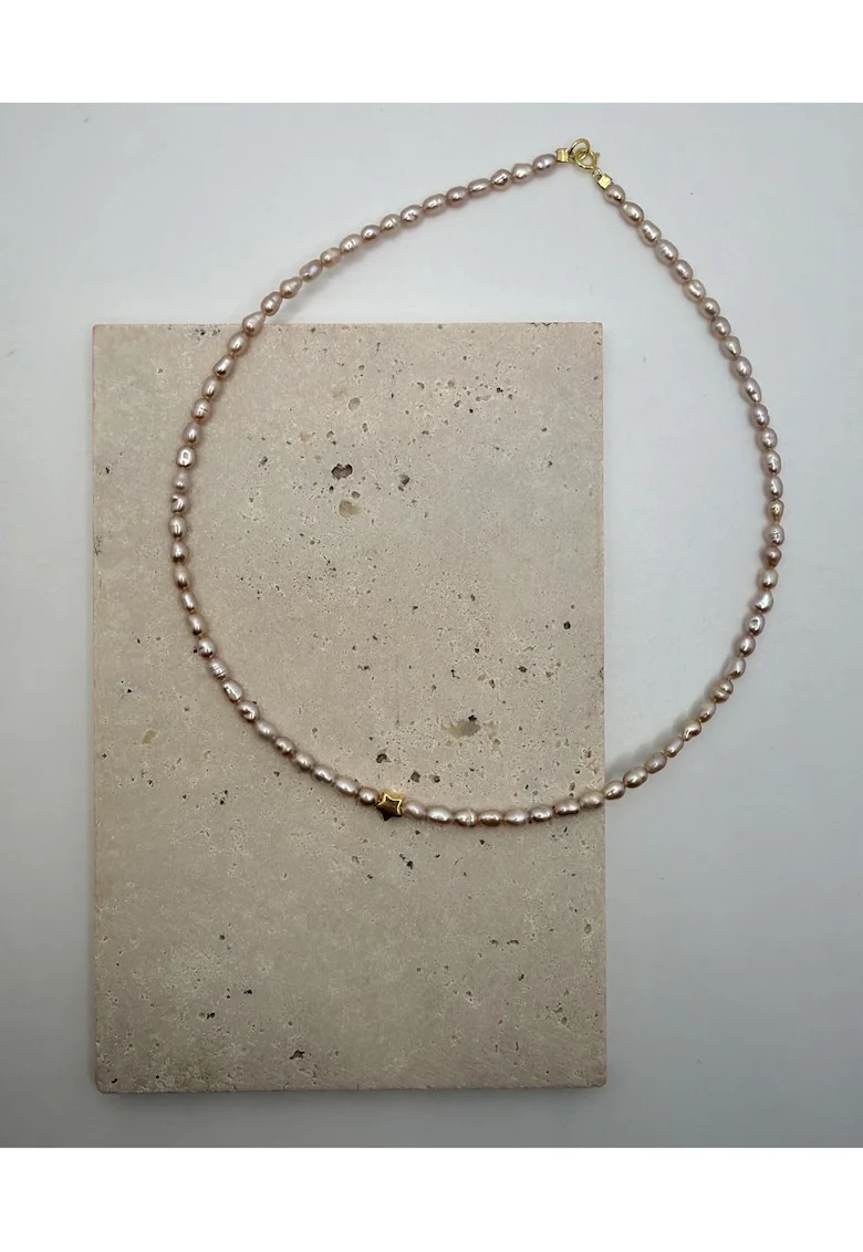 Colier handmade, realizat din perle de cultura roz, pandantiv stea argint placat cu aur, inchiderile argint placat cu aur