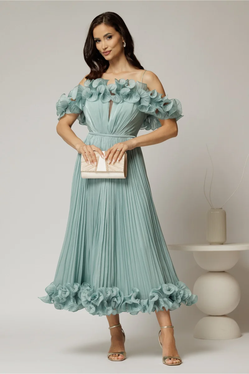 Rochie midi verde mint in clos din voal satinat cu volanase la bust si la baza