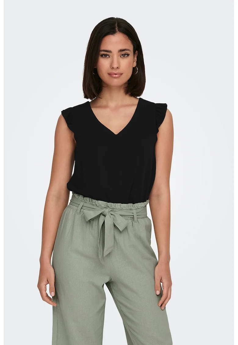 Tricou cu decolteu in V si maneci cu volane