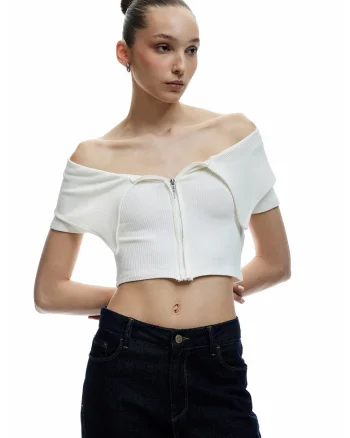 Tricou crop cu decolteu pe umeri, Alb