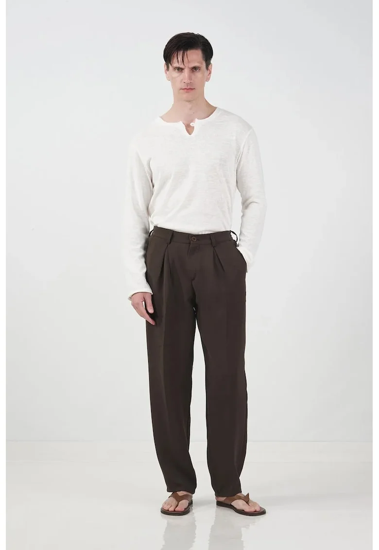 Pantaloni barbati,  croiti cu pliuri, talie medie, maro, poliester