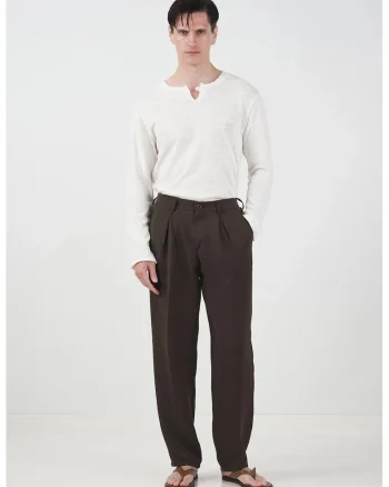 Pantaloni barbati,  croiti cu pliuri, talie medie, maro, poliester